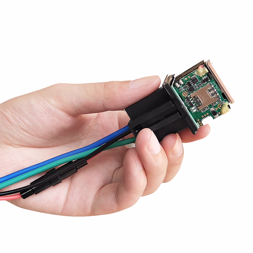 Relais GPS pour voiture localisateur à distance avec option couper et reprendre l’huile à distance