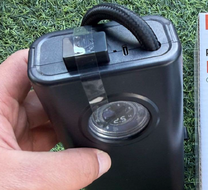 Gonfleur de pneus portable sans fil